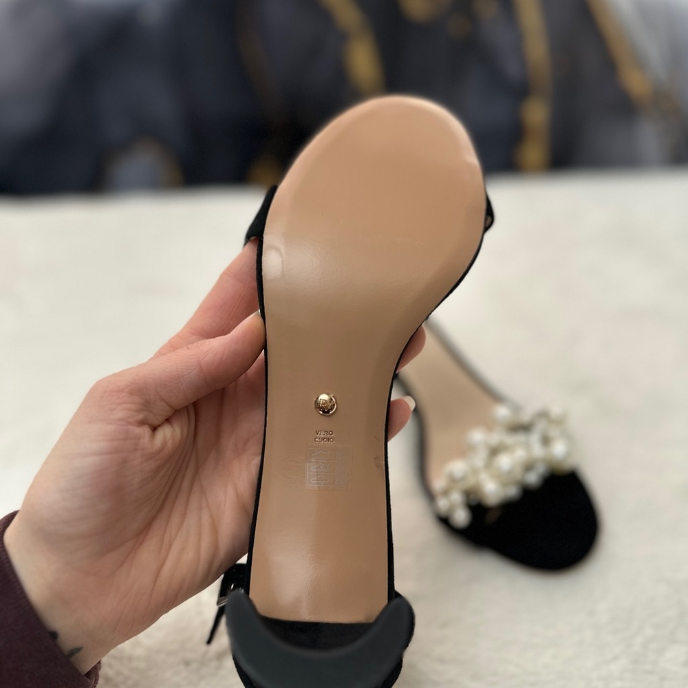 Women's Pelle Moda Vacie Imitation Pearl Heels - Picture 6 of 10